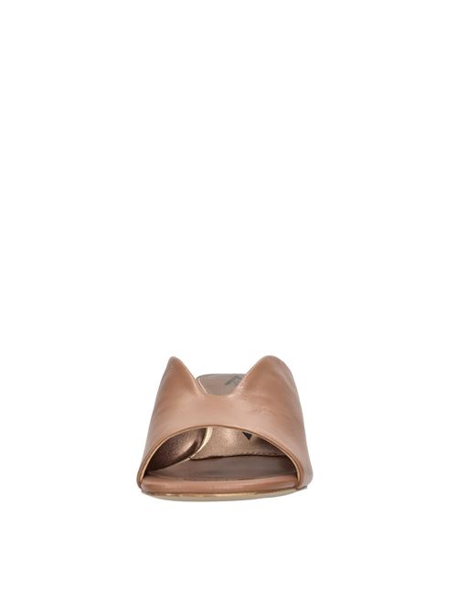 Mules in pelle EMANUELLE VEE | 441M-229-10-P112CBMOKKA